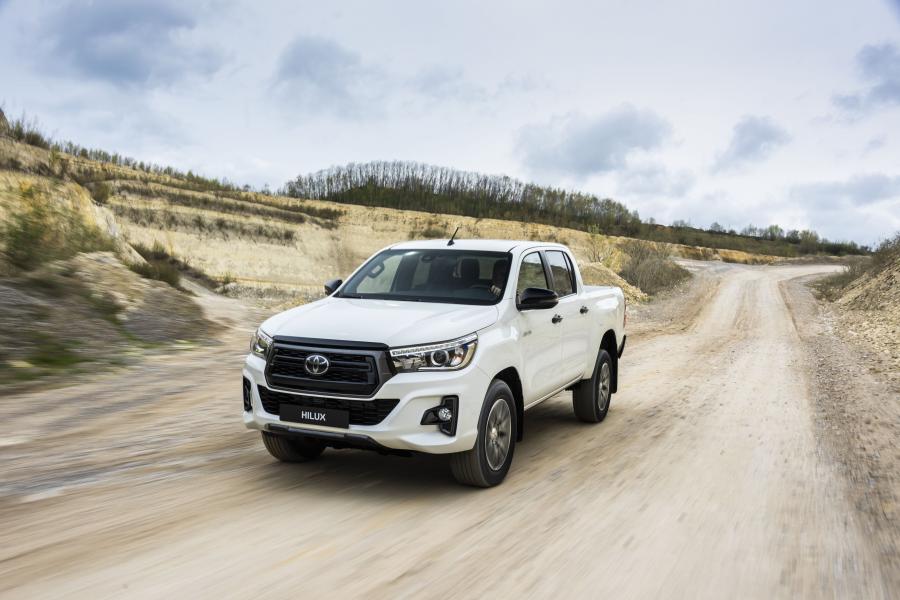  Toyota Hilux Special Edition Double Cab 2019 года  (EU) (фото 38 из 40)